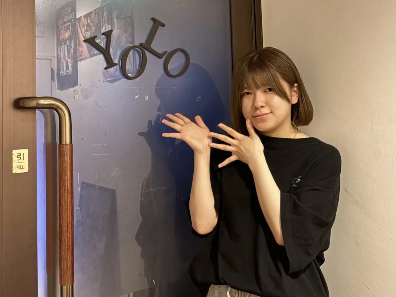 ナニワではたらくひと。第2回 Pool Bar YOLO店長・ももさん 365日年中無休で灯りをともし、生まれ育った新世界へ恩返し