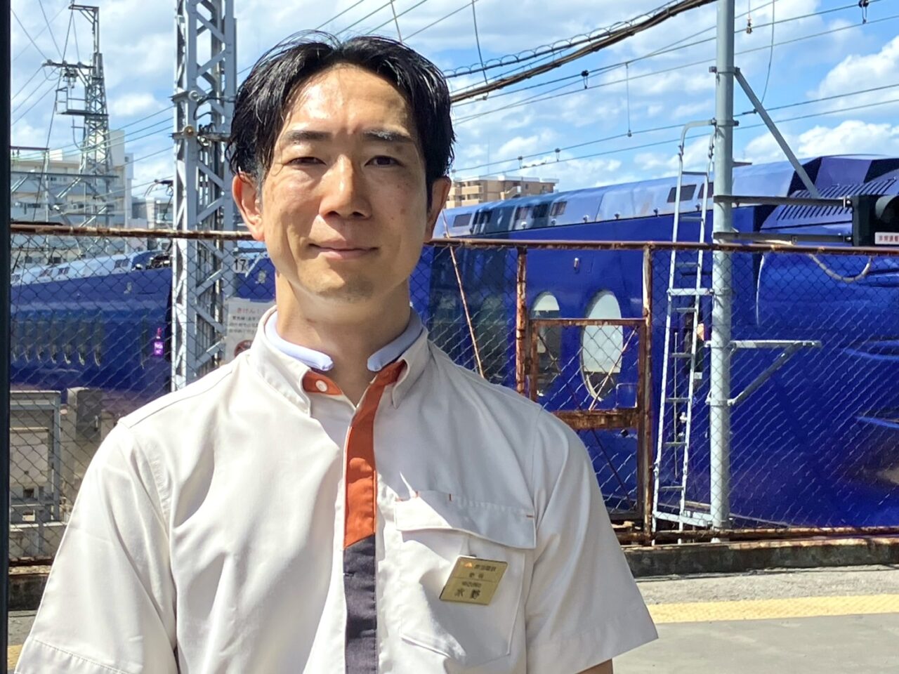 酷暑の中で乗客の安全を守る南海電車の駅員さんと乗務員さんに注目！ 脱帽OK＆クールネックリング導入で熱中症対策を強化