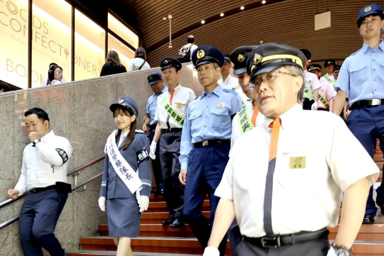 シンガーソングライターのmiwaさんが一日鉄道警察隊長に！ 9/8になんばCITYで列車内の安全を呼びかけました