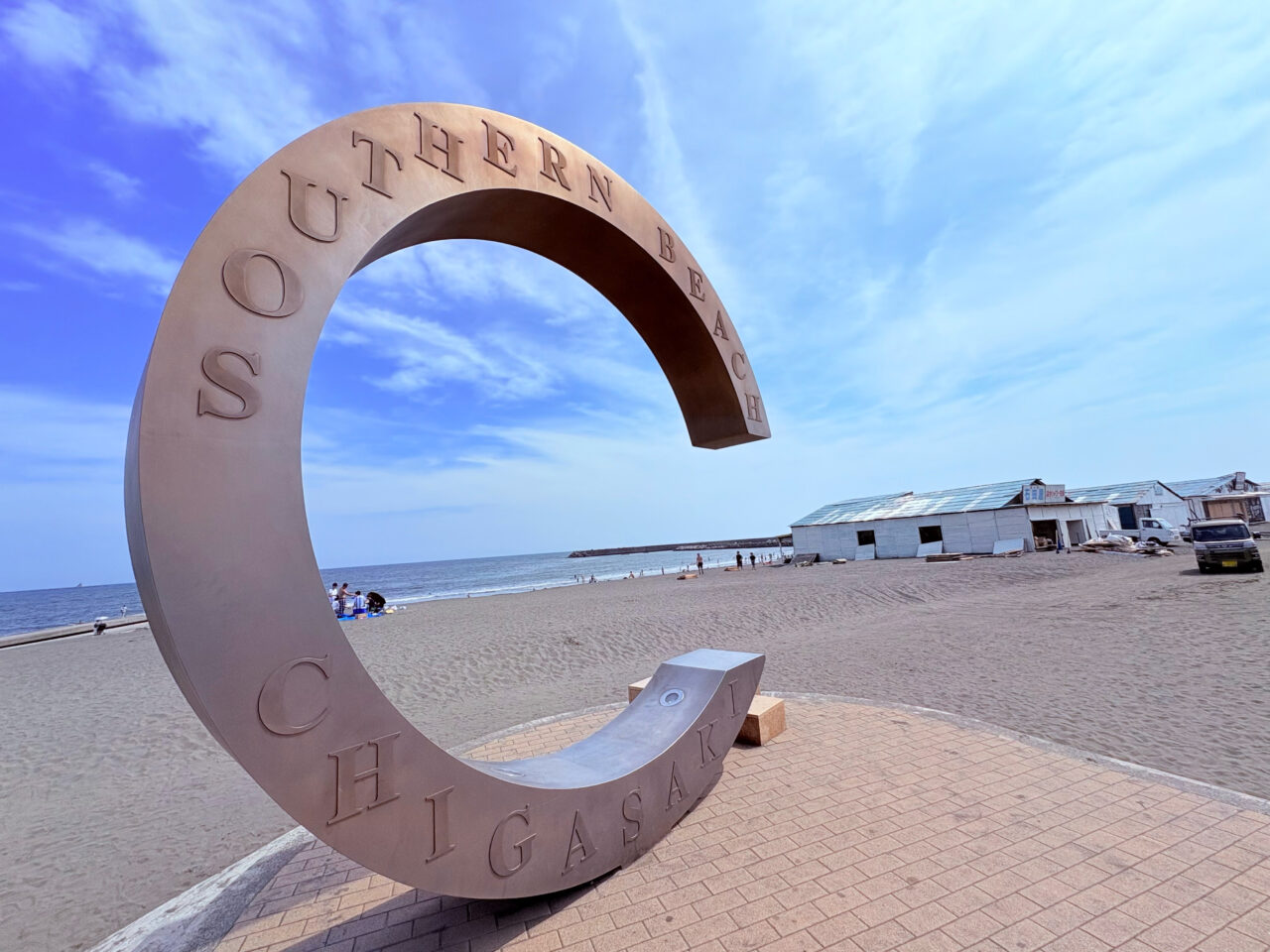 サザンビーチちがさきのモニュメント