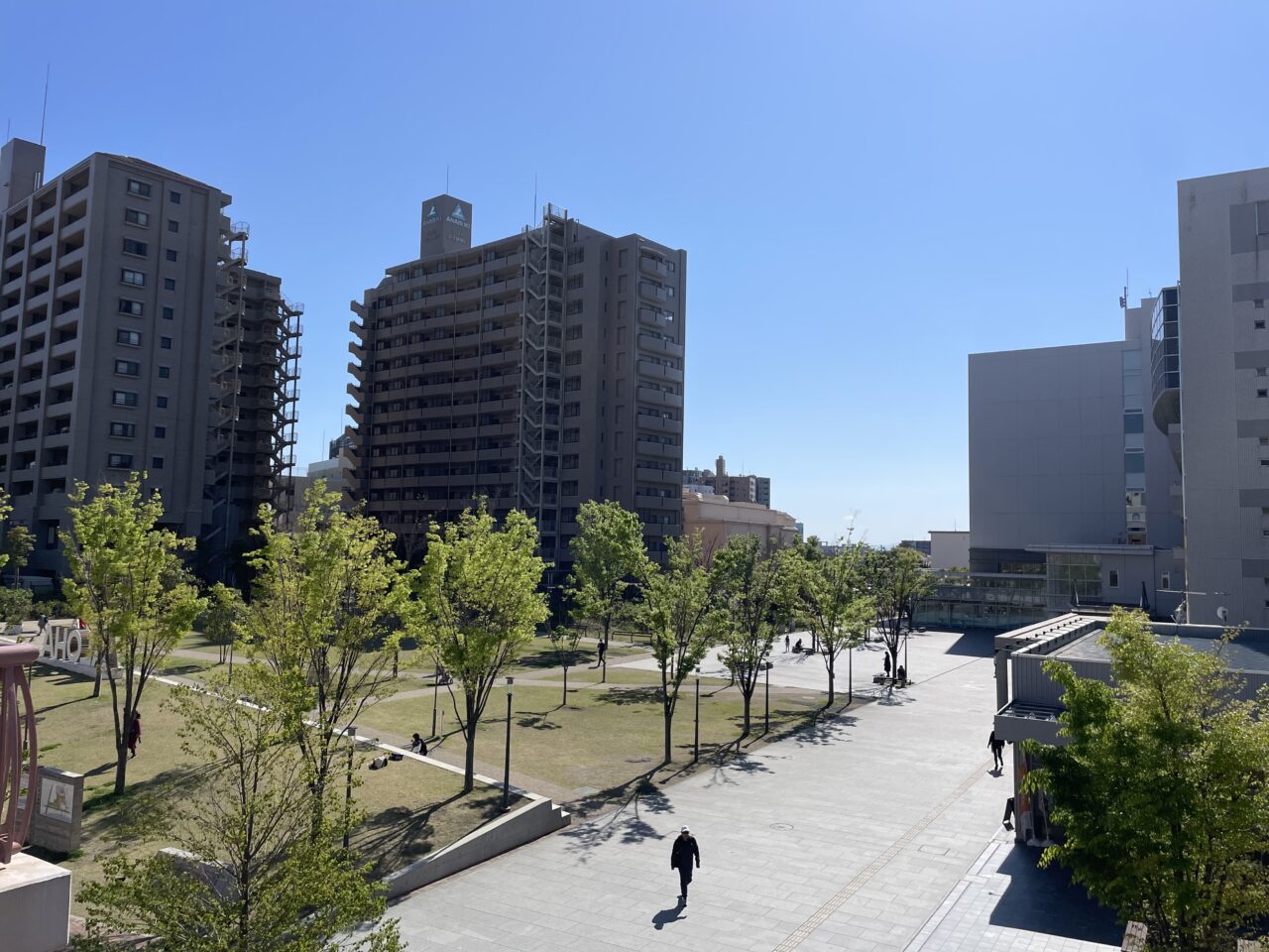 茅ヶ崎市役所前広場を上から見渡したイベント会場周辺の様子
