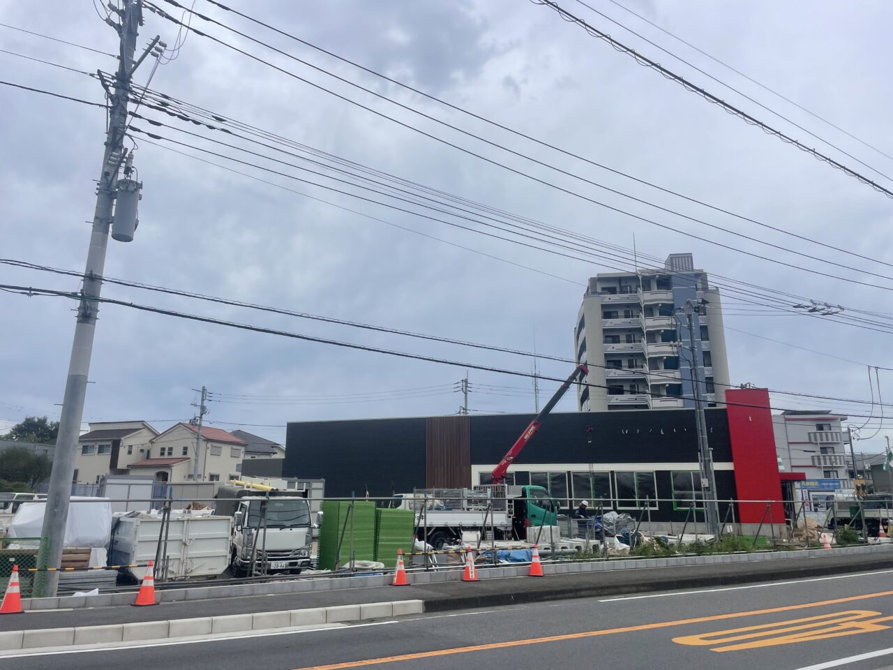 茅ヶ崎市甘沼で建設が進むマクドナルド茅ヶ崎甘沼店の外観