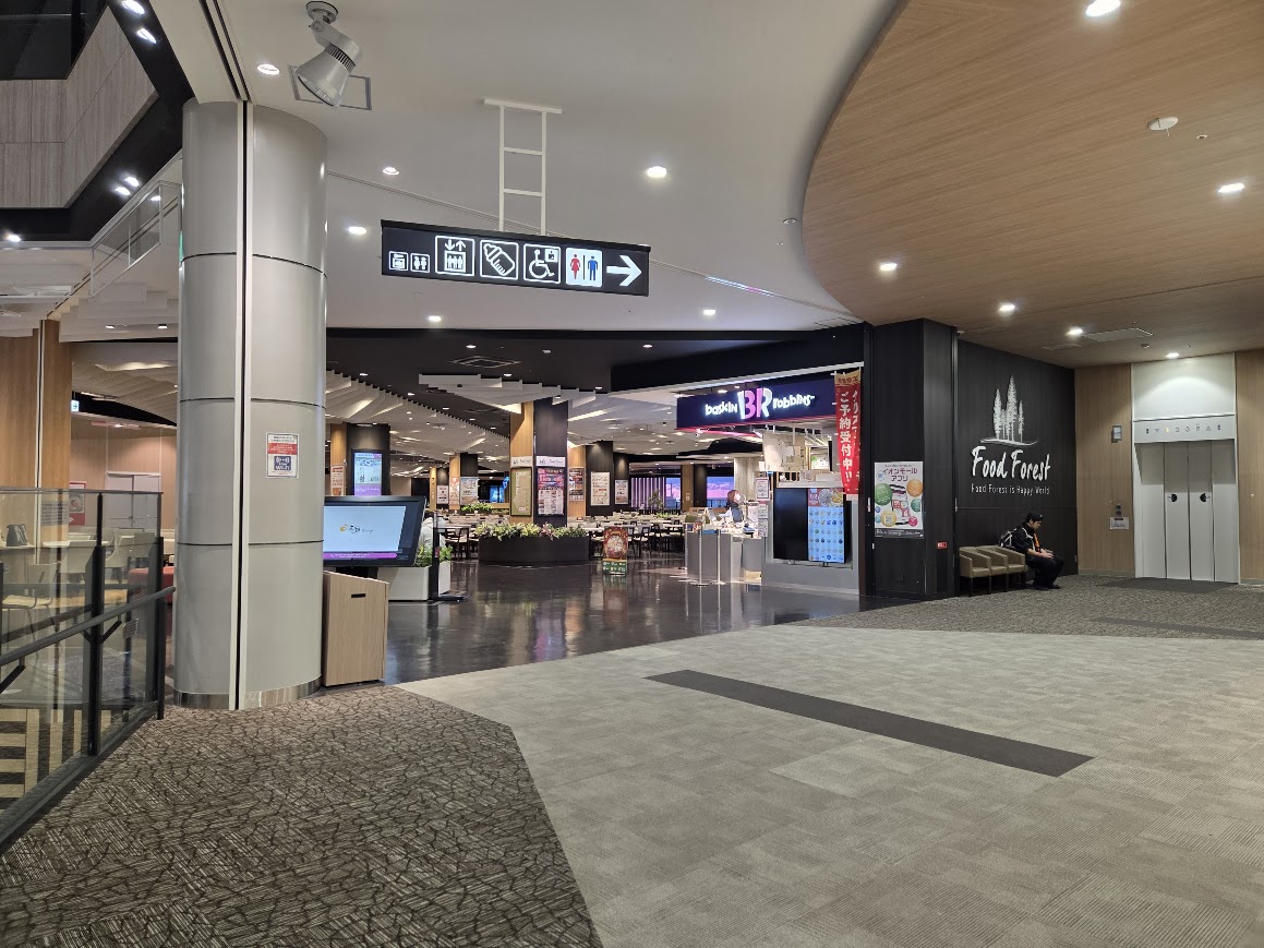 イオンモール新小松フードフォレスト入口