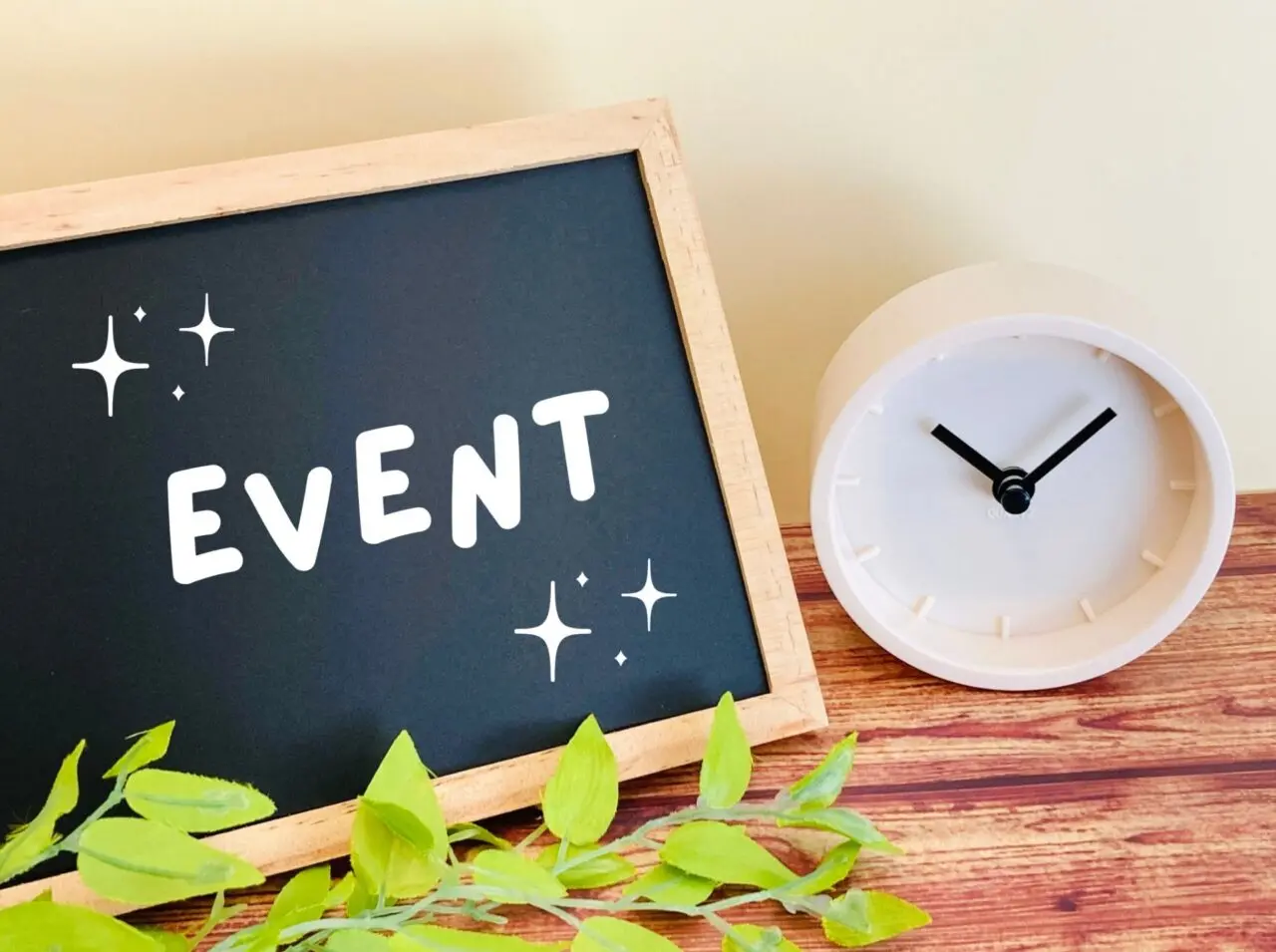 EVENTの黒板と時計