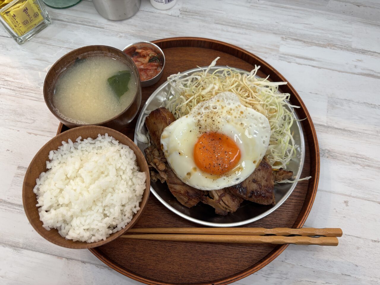 チャーシューエッグ定食