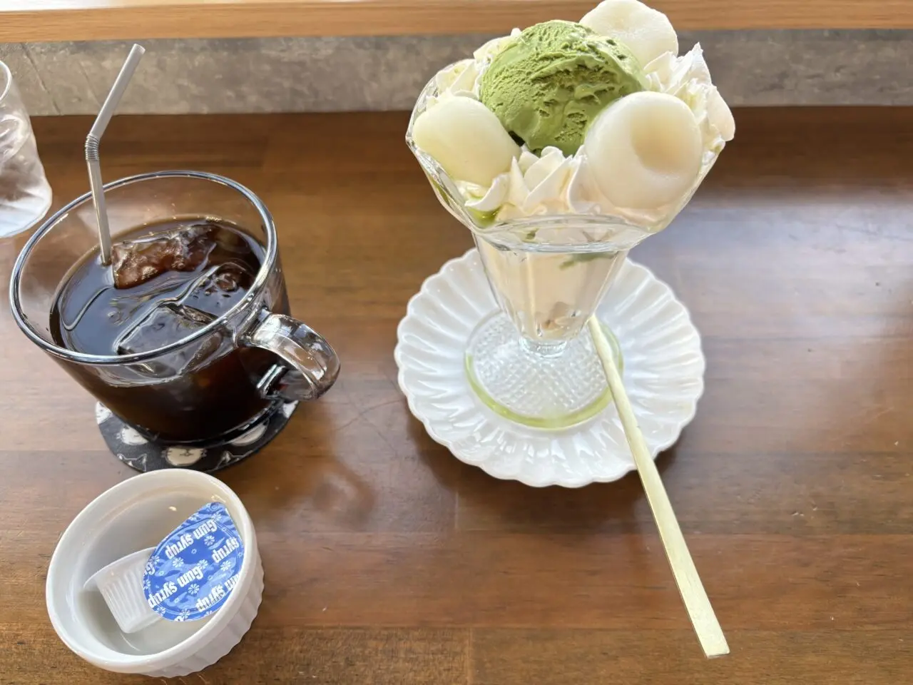 抹茶パフェとコーヒー