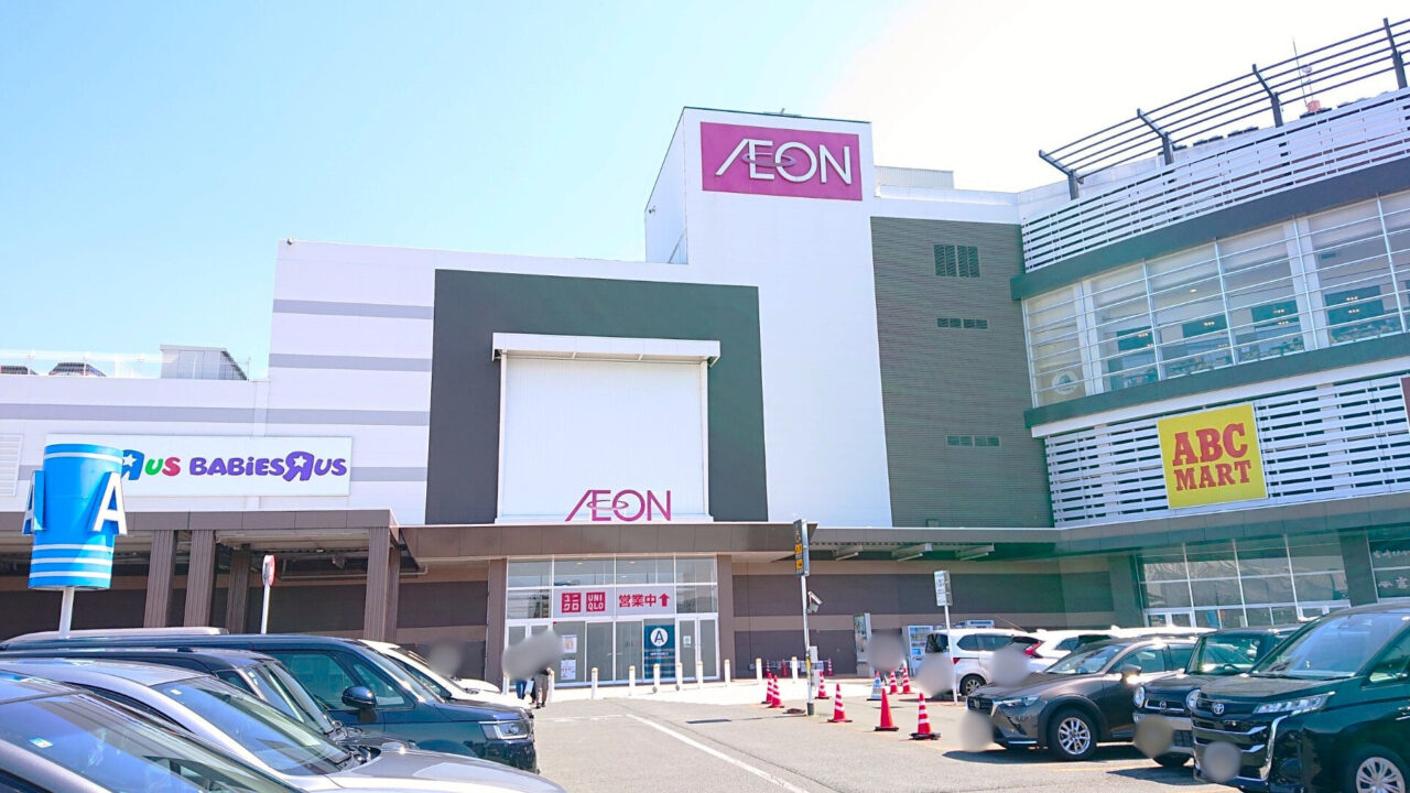 イオンモール盛岡南の外観（春）