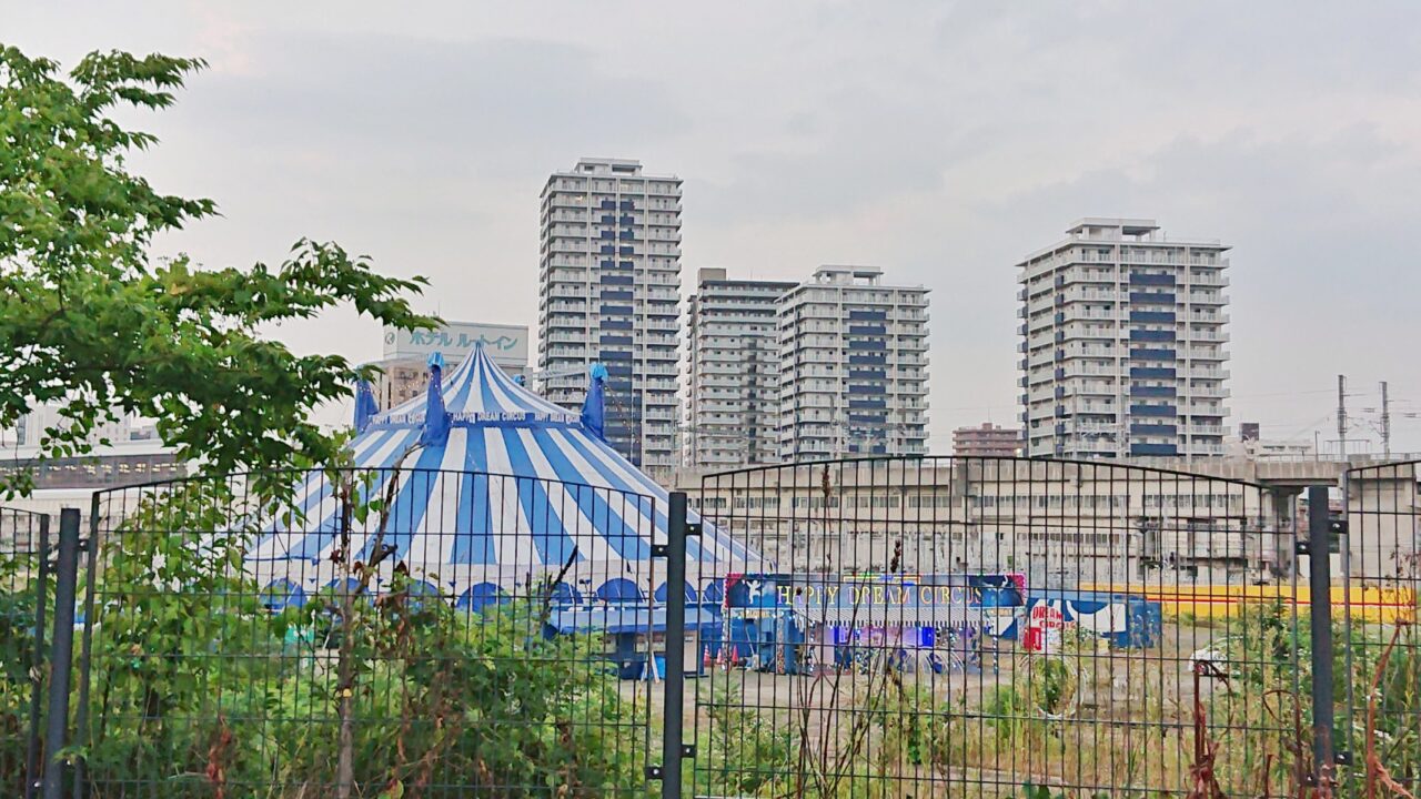 盛岡にサーカスが開催される　設営中の会場