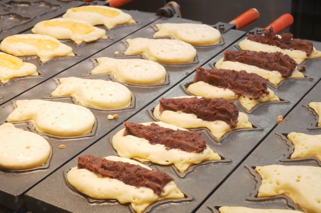 あんこ　粒あん入りのたい焼き　焼いている　イメージ2607