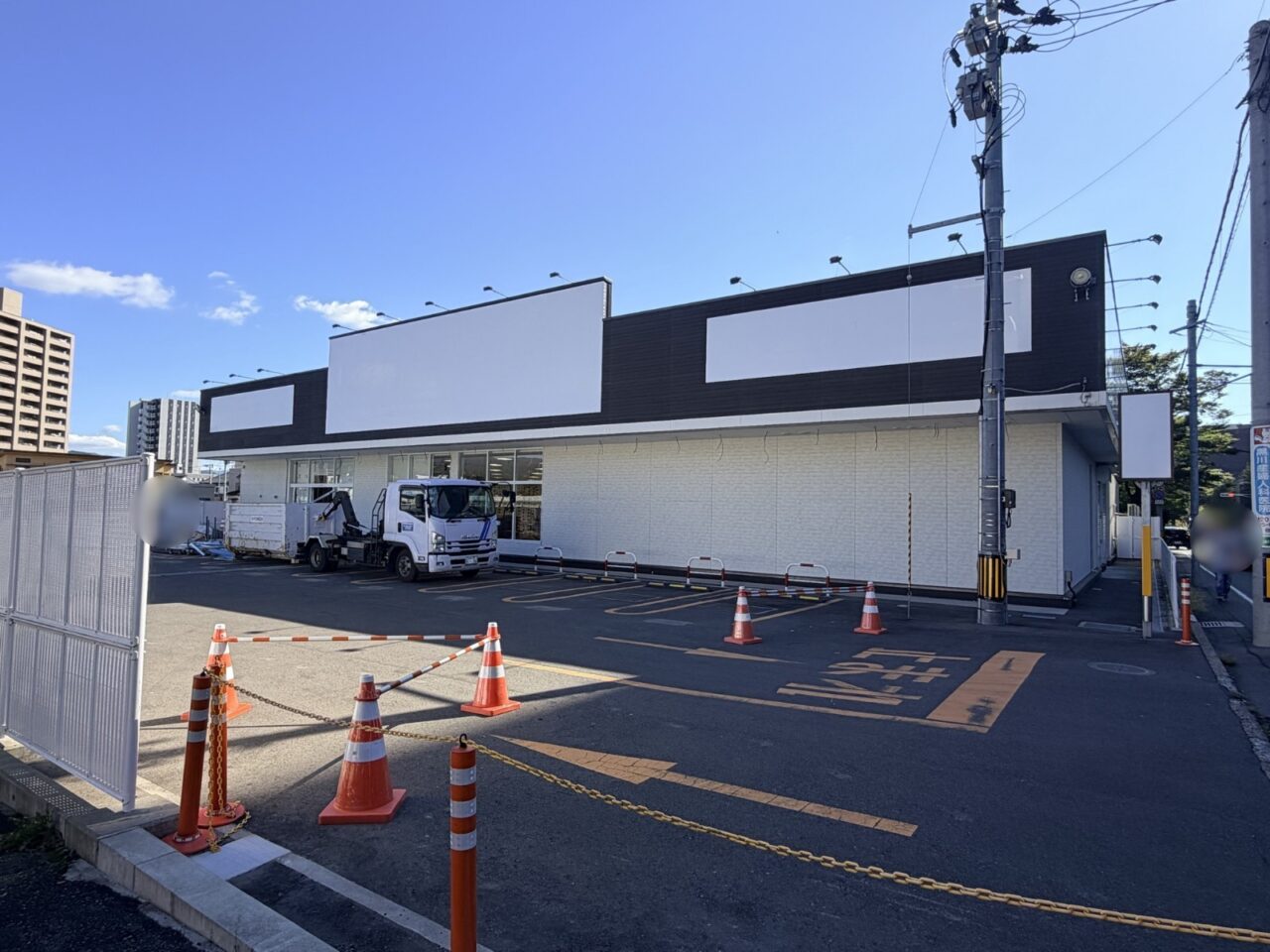 本町通1丁目に新規OPEN予定の衣料品店しまむら 工事中のようす