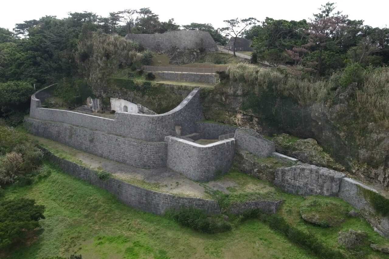 浦添市】世界遺産登録25周年記念! 沖縄6グスクの「完全連結」御城印を