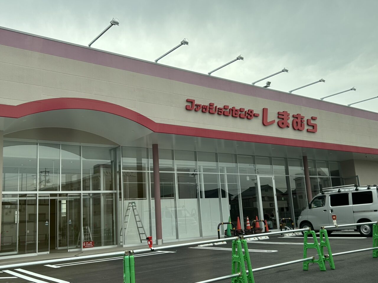 あま市甚目寺山之浦に完成したファッションセンターしまむらの外観店舗正面