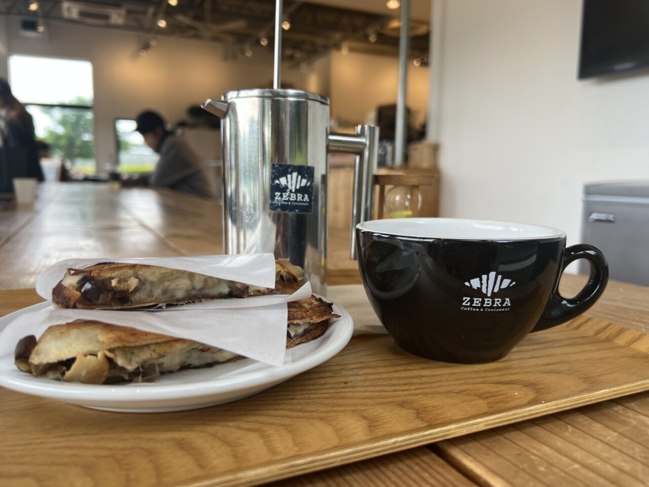 パニーニとフレンチプレスコーヒー