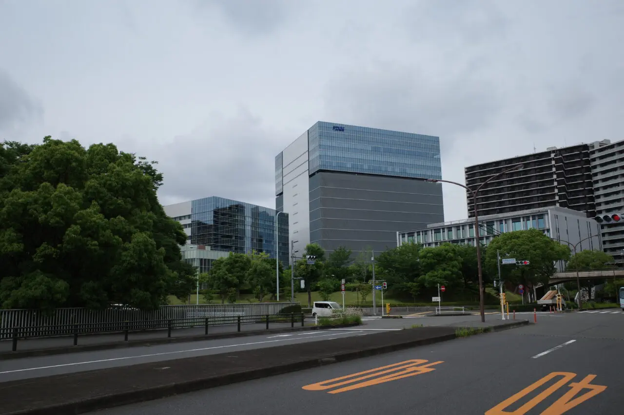 KDDI多摩センタービル