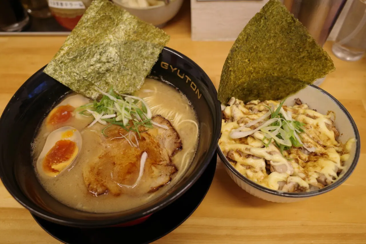味玉ラーメン、チャーシュー丼