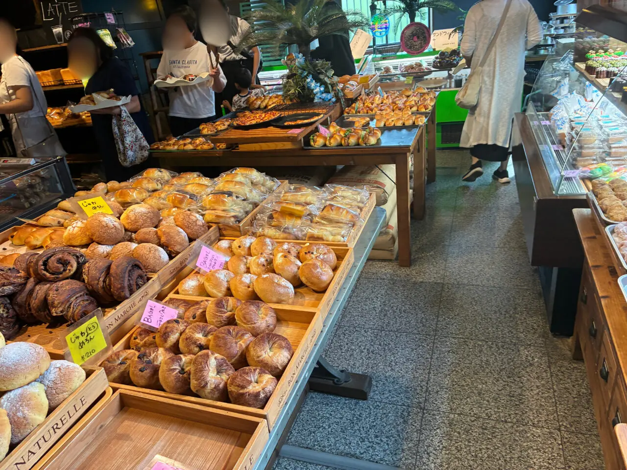 BAKERY Berry's and café