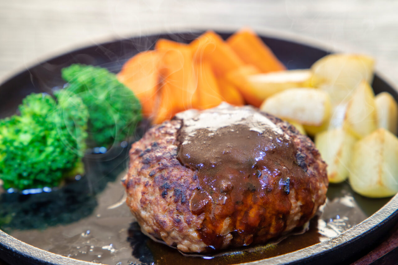 レイクタウンにてジョイフルの試食販売会＆ギャル曽根トークショーが開催