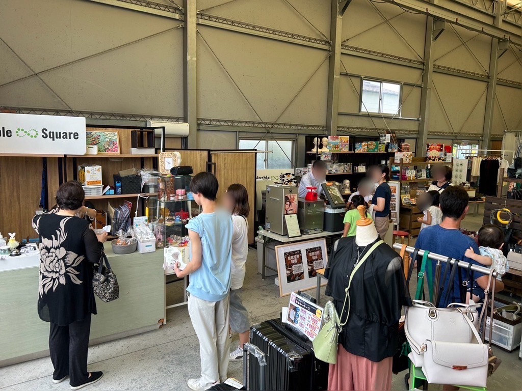 「Japan Fashion Link(ジャパンファッションリンク)」倉庫市　草加　古着屋BUYER’Sバイヤーズ