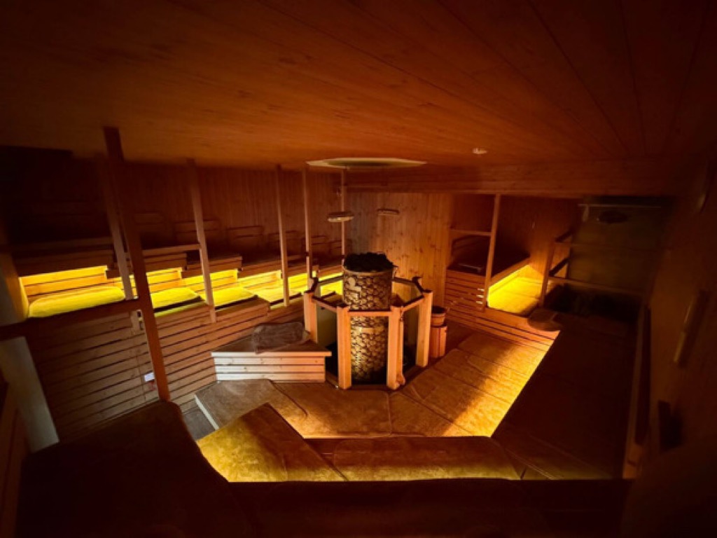 「サウナヘヴン草加」開店2周年記念 夢のコラボ企画「お父さん ポケカもらいに サウナへいってくる」