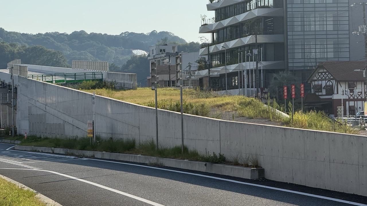 「福山市立 鷹取中学校」付近の「福山沼隈線道路改良工事」