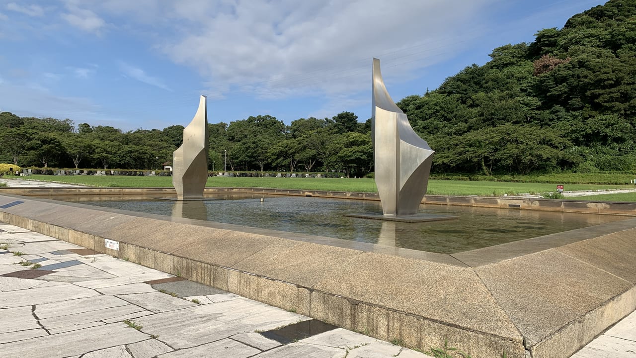 横須賀市営公園墓地の「合掌」