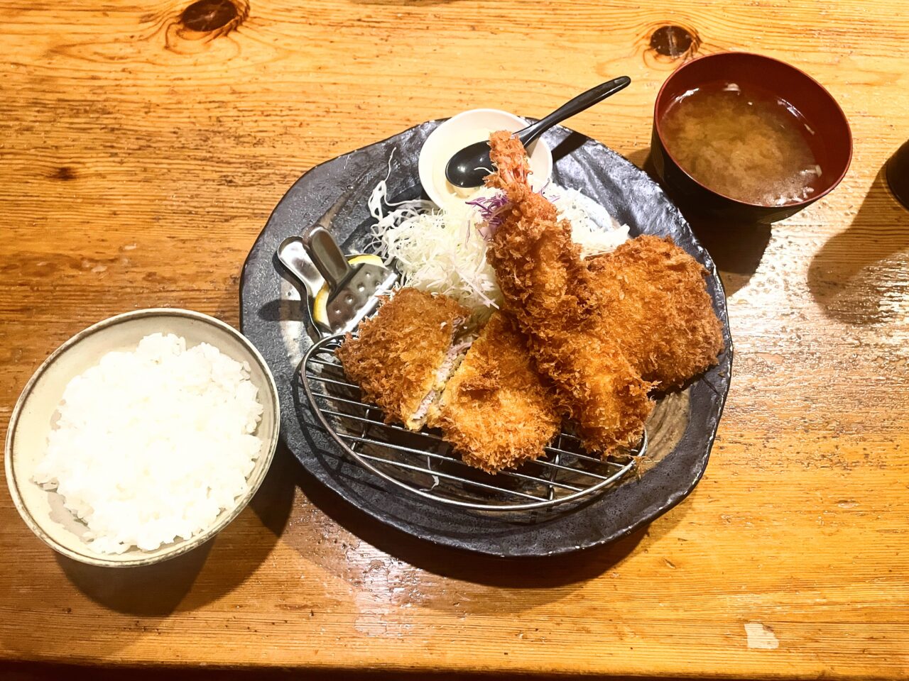 味楽亭のミックスフライ定食