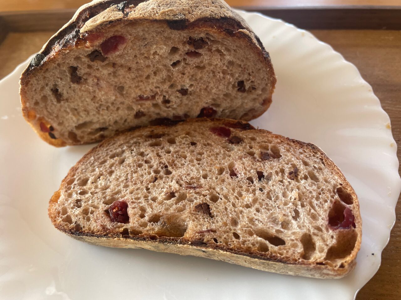 石窯パンハルのチョコとクランベリーのカンパーニュ