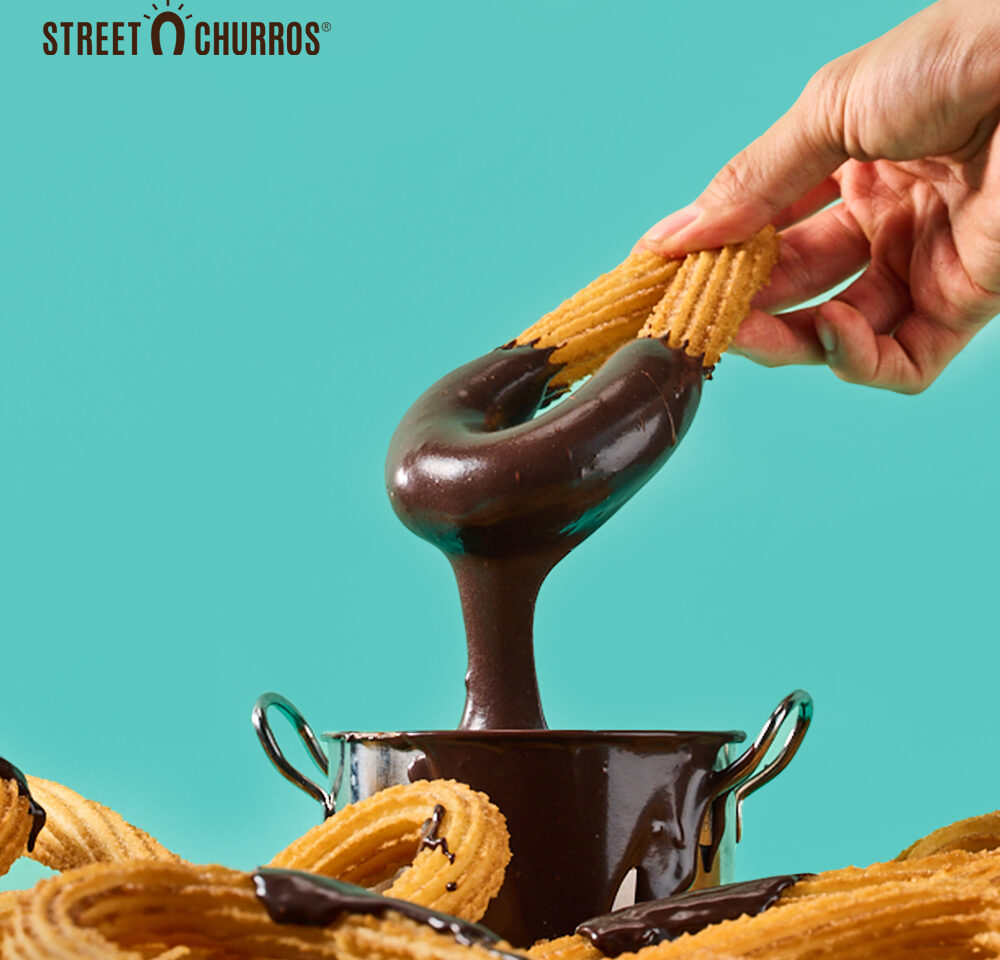 店頭では揚げたてのチュロス