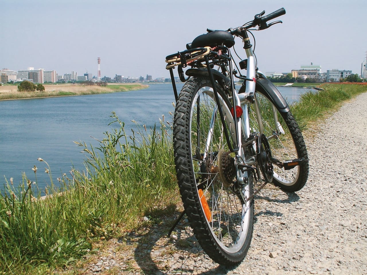 河原の自転車