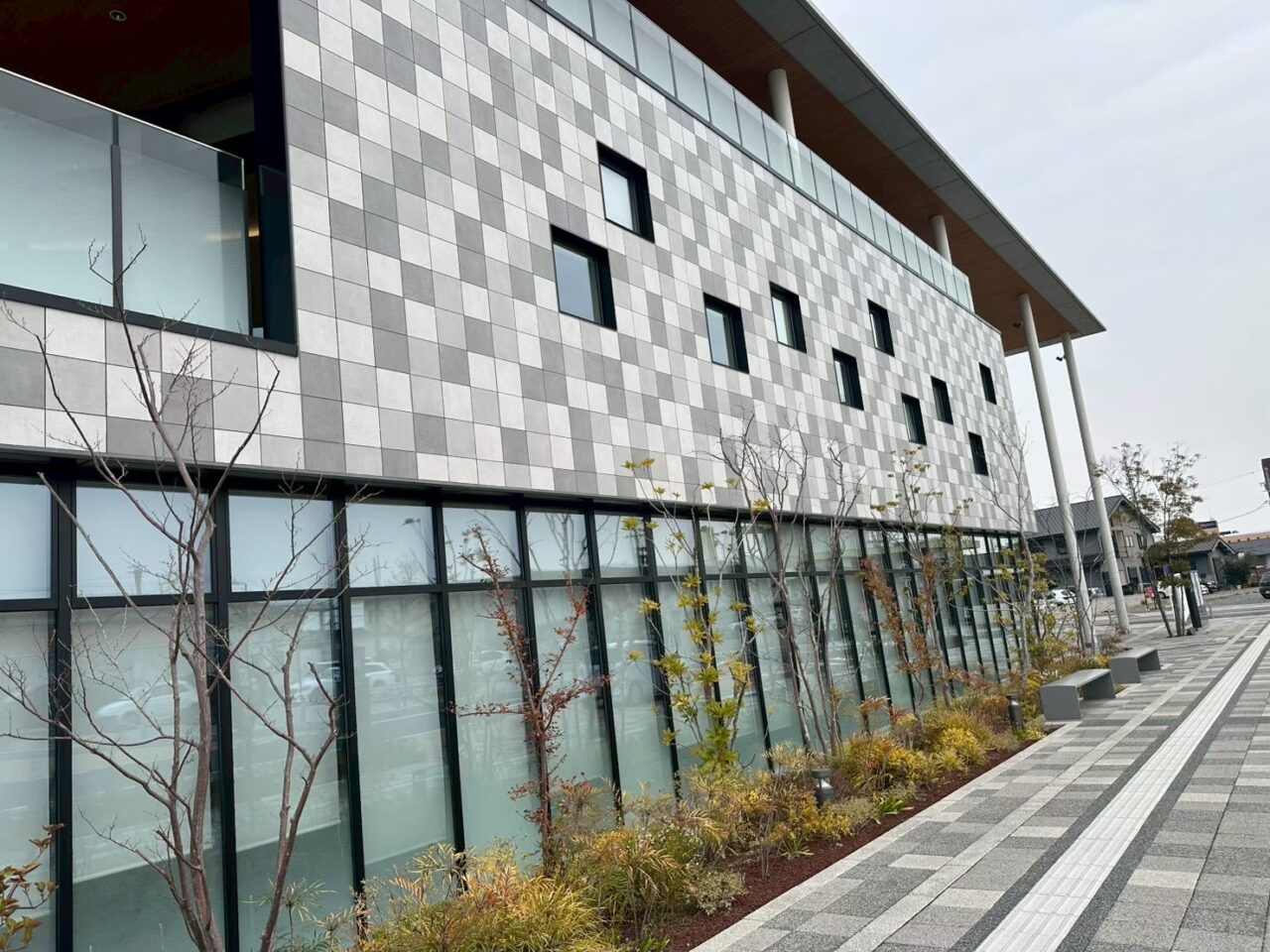 亀山市立図書館