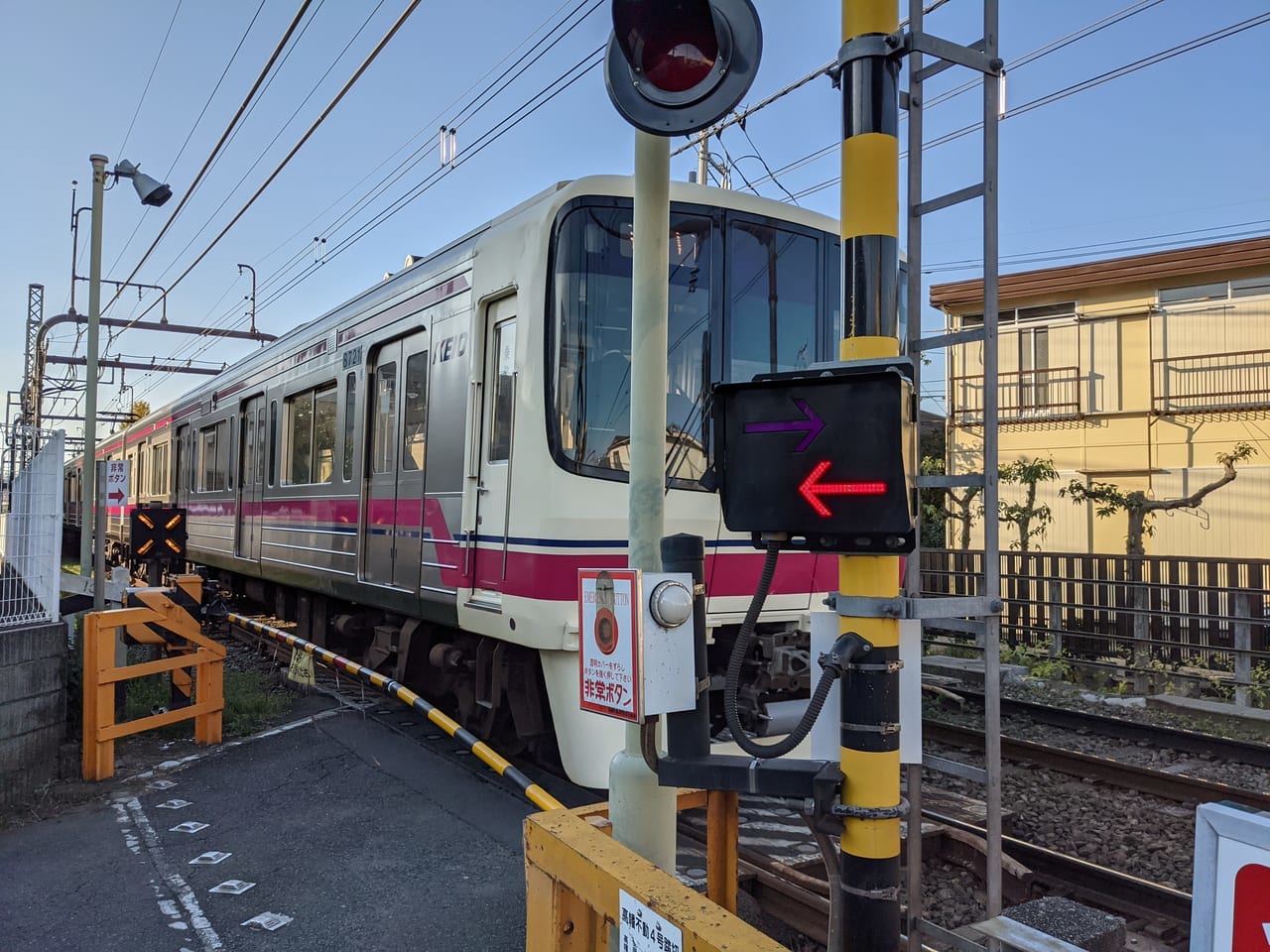 高幡不動踏切京王線