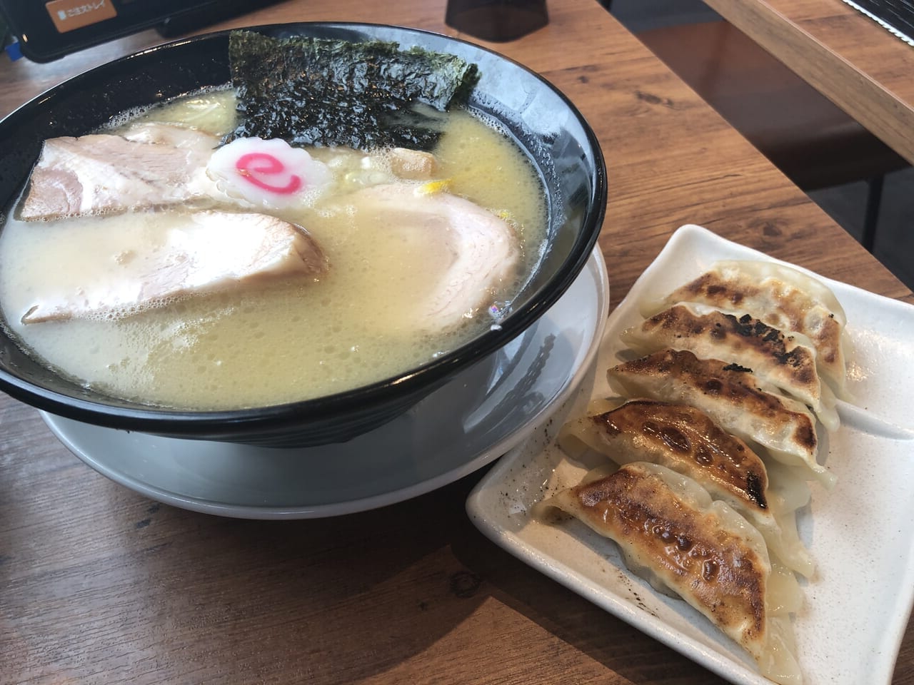 麵処とらたまのラーメンと餃子