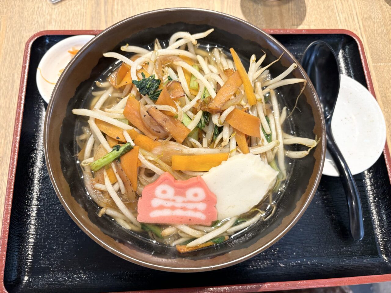中野新橋にある『沖縄料理オトーリ』の野菜そば
