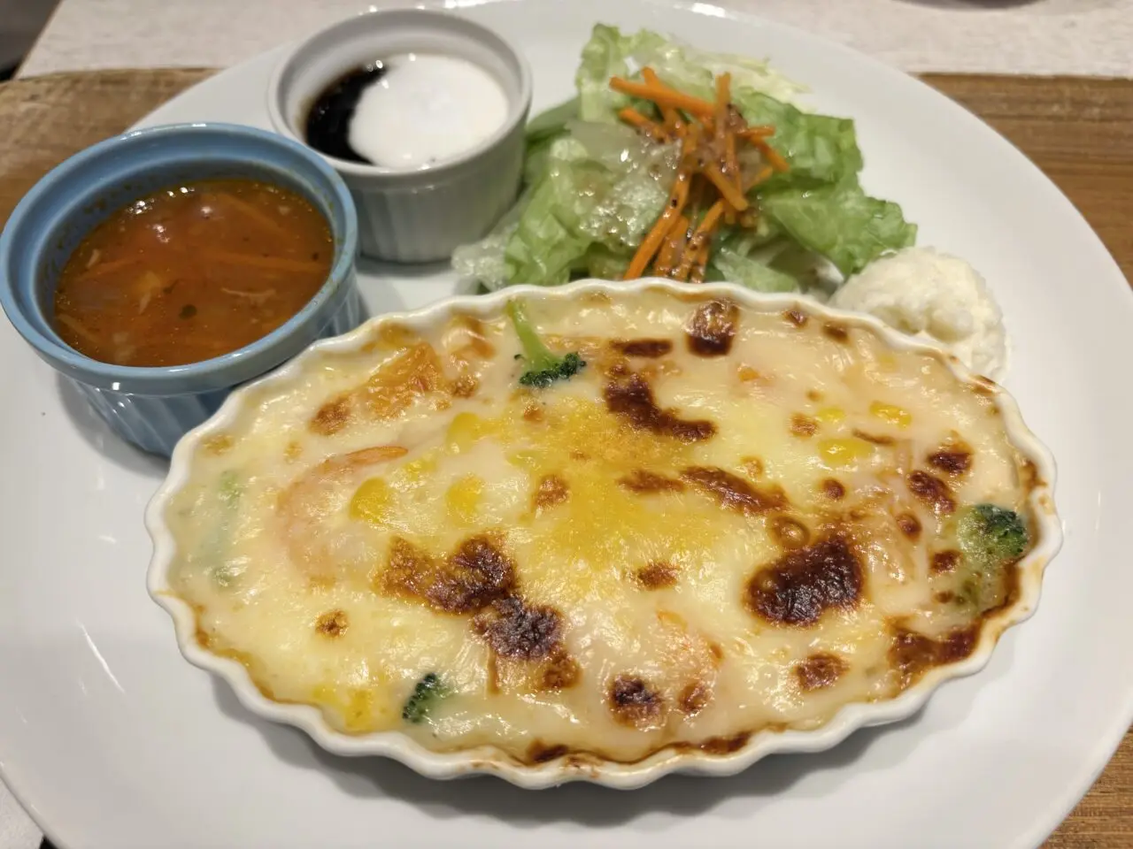 『Delifrance 東中野店』のエビドリアのプレートセット
