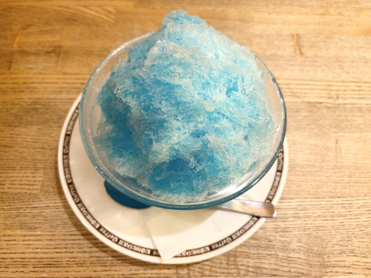 中野マルイにある「コメダ珈琲 中野丸井店」のグッピーラムネかき氷（ミニ）