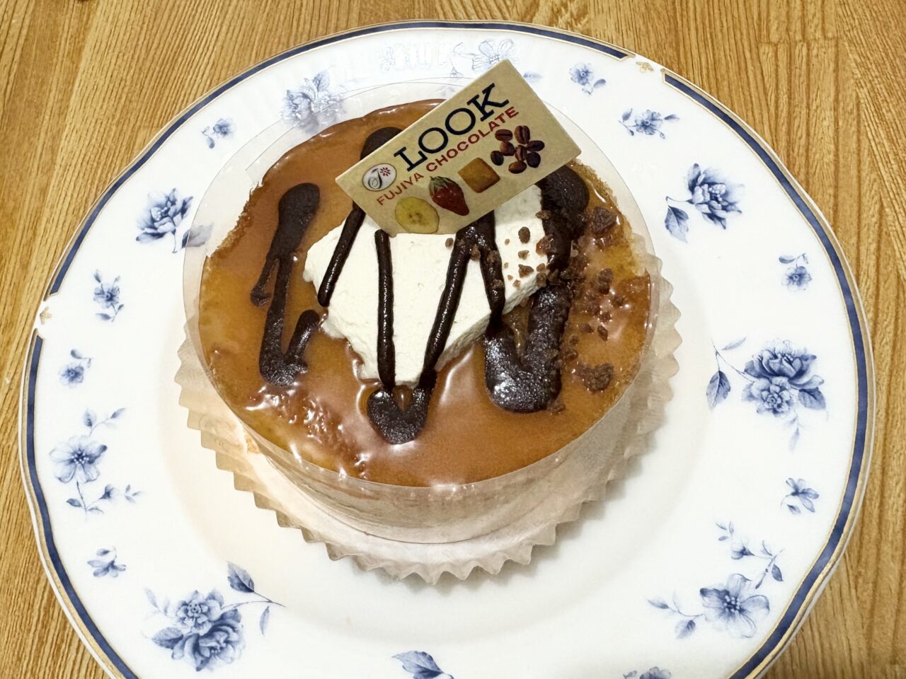 中野にある「不二家 中野南口店」の昭和100年記念 思い出のファッションケーキ 1960's LOOKホットケーキ