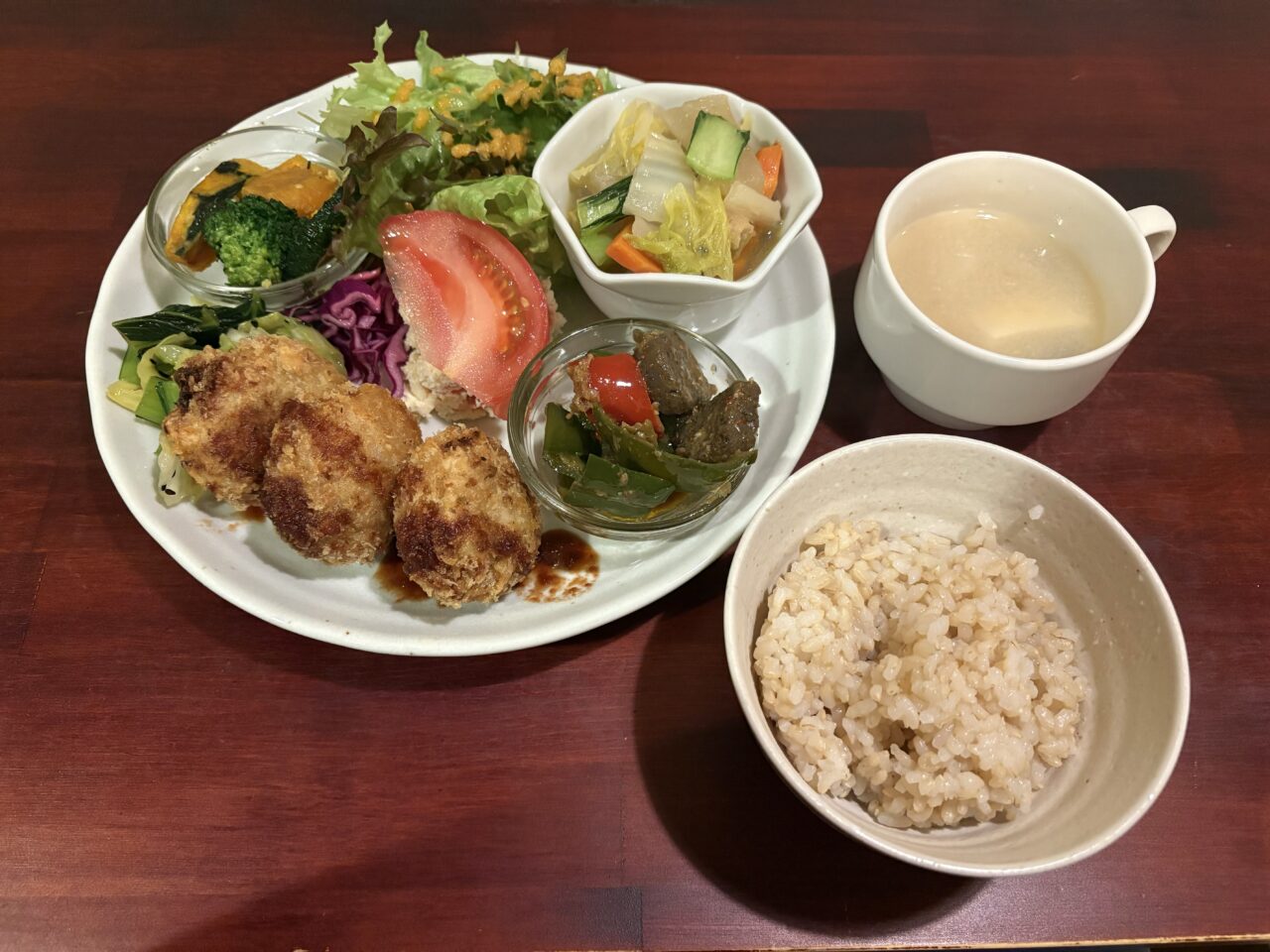 中野にあるヴィーガン食堂「ゴピナータ」のひがわりセット