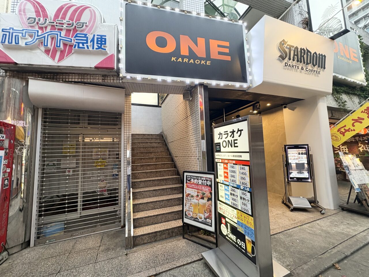 中野にある「カラオケONE」の店舗外観