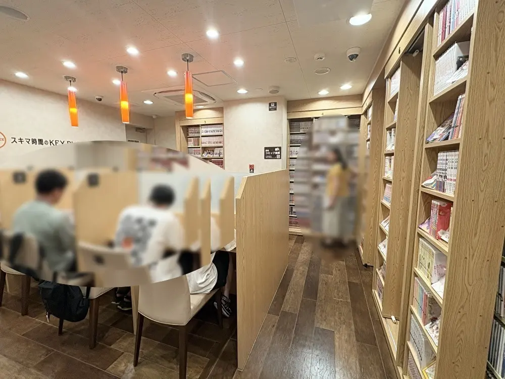 中野にある「快活CLUB 中野駅北口店」の店内