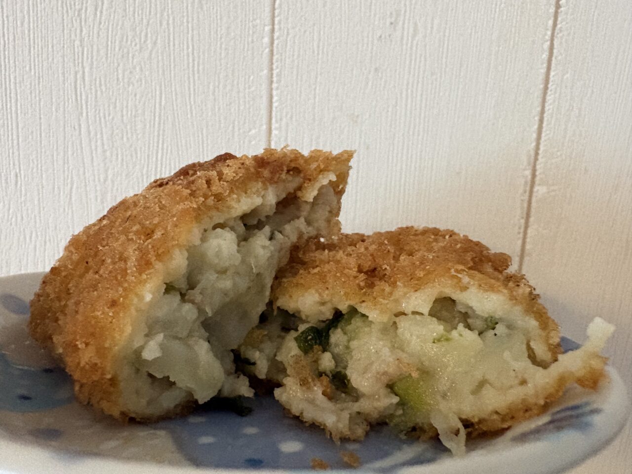 瑞江にある江戸川区名産の小松菜を使った小松菜コロッケを扱う「蒲元」