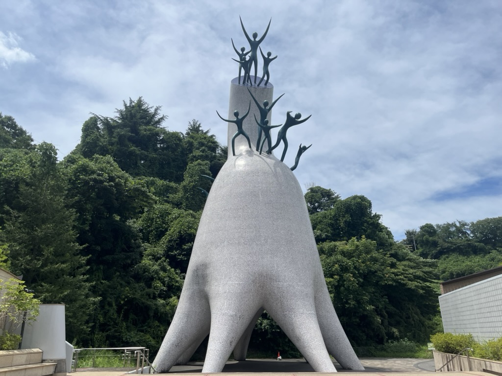 岡本太郎美術館母の塔