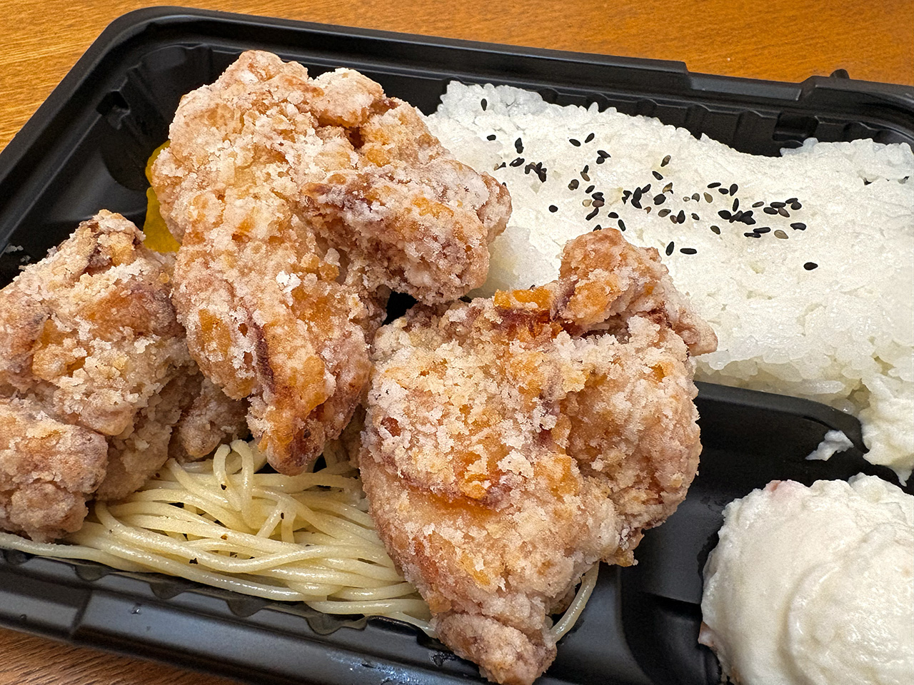 まんぷく亭の唐揚げ弁当（小サイズ）