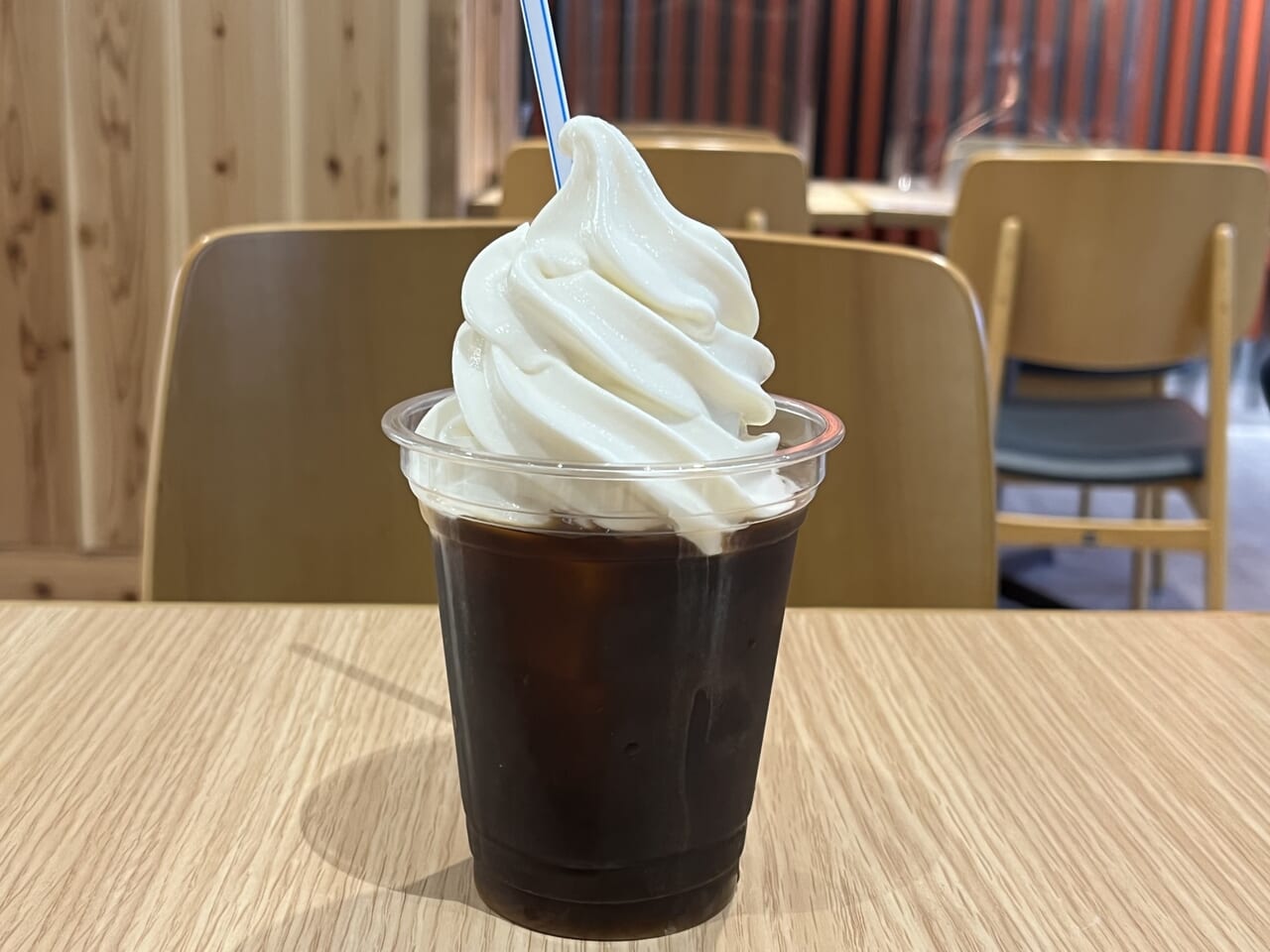 2024年6月11日(火)～6月13日(木)の3日間限定で、「KEY'S CAFE福岡千早店」では、 バニラソフトとドリンクを楽しめるフロートが割引価格で購入できます。