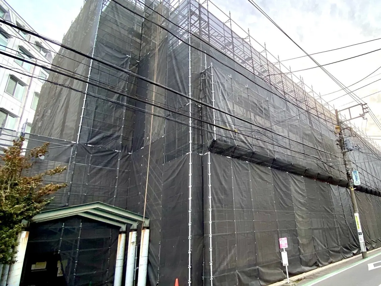 【相模原市中央区】3月上旬頃より工事が始まっていたJR矢部駅近くの「オオゼキ矢部店」跡地に変化がありました