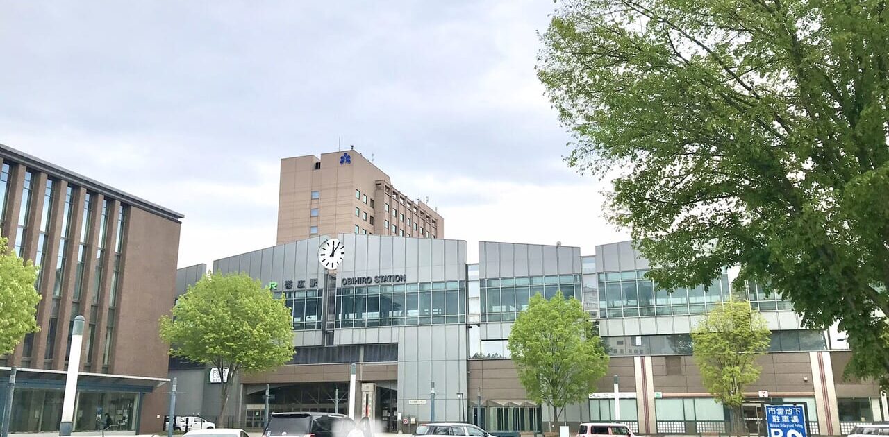 coffee shop「sun」　sun　帯広駅から徒歩9分　車で4分　帯広中心部　帯広駅　帯広コーヒー　スイーツ　帯広グルメ　2025年12月27日（土）　閉店　クローズ　店舗閉店　間借り営業　イベント出店　〒080-0011 北海道帯広市西１条南８丁目１−１ 一条ビル 2F　十勝産和牛 炊き肉＆ハンバーグのお店　とかちの恵み　オープン　2025年11月21日（金）　にグランドオープン　新規開店　開店　新店舗　帯広駅から徒歩3分ほど　西3条通沿いの「太陽ビル」1階に新規開店　 リカーマウンテン帯広店　お酒の専門店　酒専門店　帯広中心部　帯広駅　帯広市　西2条通　〒080-0012 北海道帯広市西２条南１０丁目５−１　オープン　グランドオープン　お酒　おつまみ　帯広酒屋　世界のお酒　2025年10月29日（水）　おにぎり屋ばんばん　ばんばん　〒080-0013 北海道帯広市西２条南１２丁目　北海道帯広市　JR帯広駅　JR釧路駅　エスタ帯広西館　帯広駅直結　とかち食物語　2025年9月4日（木）オープン　新規開店　開店　新規オープン　カレーショップインデアン　北海道ラーメン紀行　そば・うどん達福　豚丼のぶたはげ　第78回おびひろ平原まつり　開催日時： 2025年8月14日（木）15日（金）　会場： 帯広市西2条南8丁目〜11丁目、広小路、夢の北広場　おびひろ盆踊り　盆踊り　駐車場 工藤静香　北海道　帯広市　コンサート　2025年8月11日（月祝）　帯広名物　豚丼　打上げ　サクサクパイ　六花亭　クランベリー　スイートポテト　帯広市民文化ホール　Shizuka Kudo Concert Tour 2025 Love Paradox　豚丼のぶたはげ 帯広本店 十勝帯広しゃぶしゃぶ一心　〒080-0012 北海道帯広市西２条南９丁目１６−１８ 小枝ビル １F　十勝の大地が育んだ上質な豚肉と、北海道・十勝産の新鮮な食材をふんだんに使用した、こだわりのしゃぶしゃぶ専門店です。 当店では、産地直送の新鮮野菜や海鮮を使用し、素材の美味しさをそのまま楽しめるメニューをご用意しています。 十勝ならではの味わいを、心ゆくまでご堪能ください。　北海道　帯広市　十勝　グランドオープン　オープン　新規オープン　開店　新規開店　リニューアルオープン　2025年5月23日（金）　帯広駅 　宴の一心　帯広炭火和牛ハンバーグ食べ放題　無限膳　むげんぜん　和牛炭火焼ハンバーグ　ななつぼし100%米　竹内養鶏場卵　サラダ　味噌汁　全て食べ放題　帯広駅　徒歩　オープン　新規開店　2025年8月1日（金）11時　営業時間は11時から16時　ラストオーダー15時　帯広グルメ　帯広食べ放題　帯広ハンバーグ　帯広ランチ　帯広子どもランチ 帯広かき氷ふわふわ本舗 ふわふわかき氷専門店 オープン　2025年夏　北海道　十勝直火炙りのたんじろう　2024年3月9日（土）グランドオープン　帯広市　リニューアルオープン　開店　メニュー　〒080-0012 北海道帯広市西２条南９丁目20−１ 共同ビル 1F　焼肉たんじろう　令和6年3月2日を持ちまして一旦営業を終了　令和6年3月9日　十勝直火炙りのたんじろう　リニューアルオープン　メニュー　北海道産　十勝産 ジンギスカン鷹　北海道帯広市　苫小牧市　ジンギスカン　じんぎすかん　帯広グルメ　成吉思汗　2025年6月オープン　グランドオープン　新規開店　開店　新規オープン　予定　焼肉ドラゴン　カフェグリーン　CAFEGREEN　北海道十勝総合振興局　〒080-0803 北海道帯広市東３条南４丁目１−１−２　駐車場　大人気店　人気店　二代目 立喰いそば・うどん本郷　2025年6月6日（金）　オープン　新規オープン　新規開店　開店　復活オープン　事業継承　帯広グルメ　帯広駅　ローヤルプラザビル1階　〒080-0011 北海道帯広市西１条南１０丁目　〆そば　立ち食いそば　うどん　飲み屋　帯広夜グルメ　〆の一杯　セブン-イレブン 帯広西１条店　海へ 帯広中央店　南9丁目通　西1条通　 帯広駅　徒歩5分　2025年6月2日（月）　新規開店　日本酒飲み放題と海鮮と寿司　玉　ぎょく　〒080-0011 北海道帯広市西１条南１０丁目1−１ ローヤルプラザ 1階　〒080-0011 北海道帯広市西１条南１０丁目 ゆったり足湯ピザ工房 帯広産の地元食材を使った“手作りピザ”と モール温泉の“足湯体験”が一度に楽しめる 1日限定のスペシャルイベント開催！ ピザはその場でトッピングして焼き上げ。 足湯に浸かりながら、焼きたてアツアツを味わえます 2025年5月25日（日）10時～15時　予約　ウタリ　utari ホテルヌプカ　北海道　帯広市 2025年4月5日（土）、1日限りの間借りカフェがオープンします。オープンするカフェは「Cafélier Coffee」。8時～14時30分（14時ラストオーダー）予定とのこと。気になる場所は・・・ 北海道帯広市西2条南10丁目20-4「Utari」です。「HOTEL NUPKA」の東側、「ローソン 帯広駅北店」の斜向かい。帯広駅からは徒歩4分ほどの場所です。 　オリジナルブレンドコーヒー　スイーツ　アサイーボウル　テイクアウト　モーニング　ランチ　帯広駅　オープン　 炭バルSATO　2025.3.24（月）グランドオープン　炭焼き料理が楽しめるバル風酒場で個室、飲み放題あり　定休日は日曜日　営業時間は17:30〜23:00（Lo.22:00）　050-8884-9795 　帯広居酒屋　十勝帯広　帯広バル　2025年3月24日グランドオープン　新規開店　開店　オープン　新規オープン　北海道　帯広市　大通南10丁目19-1タチノ大通ビル1F, Obihiro, Hokkaido 　帯広大通郵便局　国道236号線　大通　帯広駅　徒歩6分　帯広グルメ　〒080-0010 北海道帯広市大通南１０丁目１９−１ タチノ大通ビル 1F JOY【帯広BAR/帯広グルメ/帯広観光】 3月19日オープン‼︎ あのJOYドッグの他ステーキ・スイーツも加わりました テイクアウトも可能です 北海道　帯広市　帯広バー　ホットドッグ　joy　ステーキ　スイーツ　帯広ステーキ　帯広スイーツ　飲めるプリン　ハイネケン　ビール　帯広グルメ　帯広駅　セブン　グランドオープン　オープン　新規オープン　開店　新規開店　〒080-0011 北海道帯広市西１条南９丁目１９−２　エスタ帯広　トラントランますや　18周年　感謝祭　限定商品　北海道　帯広市　JR帯広駅　徒歩4分　居酒屋　帯広駅前　〒080-0011 北海道帯広市西１条南１１丁目１１−１　マルシンビル2階　ちょっとおばさん　　ふく井ホテル　ホテルキャビン　とかち串と肉刺し　きくまる　　2025年3月24日（月）　グランドオープンスタッフ大募集　３月24日グランドオープン　ビール　オープン　新規オープン　プレオープン　開店　新規開店　 炭火焼きと肉刺し居酒屋　北海道帯広市西1条南11丁目11-1　マルシンビル2階　イメージ 十勝旬味旬菜酒肴 イチフク　十勝漁師大衆酒場たら福　北海道　JR帯広駅　徒歩6分　帯広市中心部　〒080-0010 北海道帯広市大通南１０丁目１９−２　クラウンビル　2025年2月26日（水）　グランドオープン　オープン　NEWOPEN　新規オープン　新規開店　開店　テイクアウト専門店　カフェロゼッタ　パンとお惣菜のお店ブォーノピアット　姉妹店　ビスコット　〒080-0803 北海道帯広市東３条南１０丁目１７　帯広駅　炉ばた巴　駐車場　帯広テイクアウト　ピザ　パスタ　パン　トーストチキン　ラザニア　オードブル　ドルチェ　帯広グルメ　帯広人気店　アラカルト　営業再開　オープン　新規オープン　休業中　休業　閉店　開店　シェフ　イベント　営業時間　定休日　北海道　帯広市　帯広駅　徒歩6分　ワインバルビスコット　閉店　〒080-0010 北海道帯広市大通南１０丁目１９−２　名門通り　HOTEL NUPKA Hanare　アラカルト　コース　ワイン 臨時休業　2025年2月4日（火）～2月25日（火） 帯広市　閉店　インデアン長崎屋帯広店　カレーショップインデアン　閉店　長崎屋　JR帯広駅エスタ西館　開店　新規オープン　新規開店　新店舗　臨時販売所　冷凍インデアン　ふじもり　帯広駅　インデアンカレー　オープン　イメージ　新球場エスコンフィールド 北海道　ESCON FIELD HOKKAIDO 　北海道　HOKKAIDO BALLPARK F VILLAGE　北海道ボールパークビレッジ　帯広市　北海道　日本ハムファイターズ　3月30日(木)　2023年　開幕戦　インデアンカレー　ふじもり　フード　【冷凍インデアンカレー】POP UP SHOP　オープン　2024年1月18日（木）　お土産　現金のみ　保冷バッグ　保冷剤　テレビ　日村　臨時休業　予約　休み 帯広市　閉店　インデアン長崎屋帯広店　カレーショップインデアン　閉店　長崎屋　JR帯広駅エスタ西館　開店　新規オープン　新規開店　新店舗　臨時販売所　冷凍インデアン　ふじもり　帯広駅　インデアンカレー　オープン　長崎屋　インデアンカレー　カレーショップ　インデアン　帯広市　釧路市 2023年　インデアンカレー　ふじもり　フード　ソウルフード　十勝　冷凍インデアンカレー　長崎屋店　芽室店　21条店　冷凍　お土産　販売開始　新規オープン　開店　道の駅おとふけ なつぞらのふる里　レストラン　限定メニュー　音更町　2024年2月5日（月）プレオープン 個室居酒屋　星の夜空　北海道　帯広市　帯広駅　徒歩　駐車場　メニュー　帯広居酒屋　オープン　新規オープン　開店　新規開店　グランドオープン　プレオープン　六花亭帯広本店　伊香保ビル　西2条通　六花亭 帯広本店　DAIMARU 本店　南側　斜向かい　ドーミーイン帯広　2024年9月14日（土）　グランドオープン　セレクトショップ　N3 LABEL　TORI IZAKAYA 鶏の太田　系列店　2024年10月　オープン日　Instagram　R build　Ｒビル　NEWOPEN　新店舗　ニューオープン　2024年11月14日（木）　予約　問い合わせ　TORIIZAKAYA　鶏の太田がしばらくお休み　2025年1月25日24時をもちまして休業　リニューアルオープン日はまだ未定 北海道　帯広市　宿泊　帯広ホテル　新規オープン　新しいホテル　帯広駅前で一番新しいホテル　2024年12月19日オープン　帯広駅　徒歩　コンビニ　ホテルＡＲＭ帯広駅前　車　駐車場　シングル　ダブル　ツイン　バリアフリー　工事中　新築工事　〒080-0011 北海道帯広市西１条南９丁目　セブン-イレブン 帯広西１条店、〒080-0011 北海道帯広市西１条南９丁目１７−２　アルムシステム　ホテルアルム　帯広中心部　帯広繁華街 北海道　帯広市　オープン　グランドオープン　新規オープン　開店　新規開店　オープン準備中　食楽　Nonoha〜ののは 〜　小崎宏悦 帯広市西2条南10丁目9 フジモトビル2F 10年お世話になったお店を卒業　グランドオープン　目標　準備奮闘中　北海道産　十勝産　食材　北海道　十勝　地産野菜　チーズ　肉　メイン　お酒を楽しめるお店　帯広市西2条南10丁目9　フジモトビル2階　帯広中心部　帯広駅　徒歩5分　フジモトビル　西2条　帯広駅の北口　信号2個　みずほ銀行 帯広支店　旬菜まさゆめ駅前店　a glass　ほたる 帯広駅前店　N3 LABEL　エヌサンレーベル　アパレル　オンワード　セレクトショップ　グランドオープン　オープン　新規開店　開店　2024年9月14日（土）　オープニングイベント　特典　〒080-0012 北海道帯広市西２条南９丁目９−３　タチノビル　鶏の太田　帯広市　北海道　オープン　新規オープン　グランドオープン　NEWOPEN　開店　新規開店　伊香保ビル　帯広駅　徒歩　居酒屋スナック 結 　十勝ときめき豚丼　鶏料理　居酒屋　お酒　メニュー　〒080-0012 北海道帯広市西２条南９丁目１０ 伊香保ビル B1F　DAIMARU 本店　六花亭 帯広本店　ドーミーイン帯広　帯広駅前　西2条　アオゾラ食堂　2024年9月2日（月） 帯広市　帯広駅　徒歩　オープン　new　ニューオープン　グランドオープン　新規オープン　開店　新規開店　西2条通　お好み焼きと創作もんじゃサボテン帯広　札幌市　すすきの　予約必須　人気店　人気　美味しい　帯広初　SAKANA BEATS　サカナビーツ　北海道帯広市西2条南10丁目 HEIGEN ハートビル 地下１F　2024年6月上旬