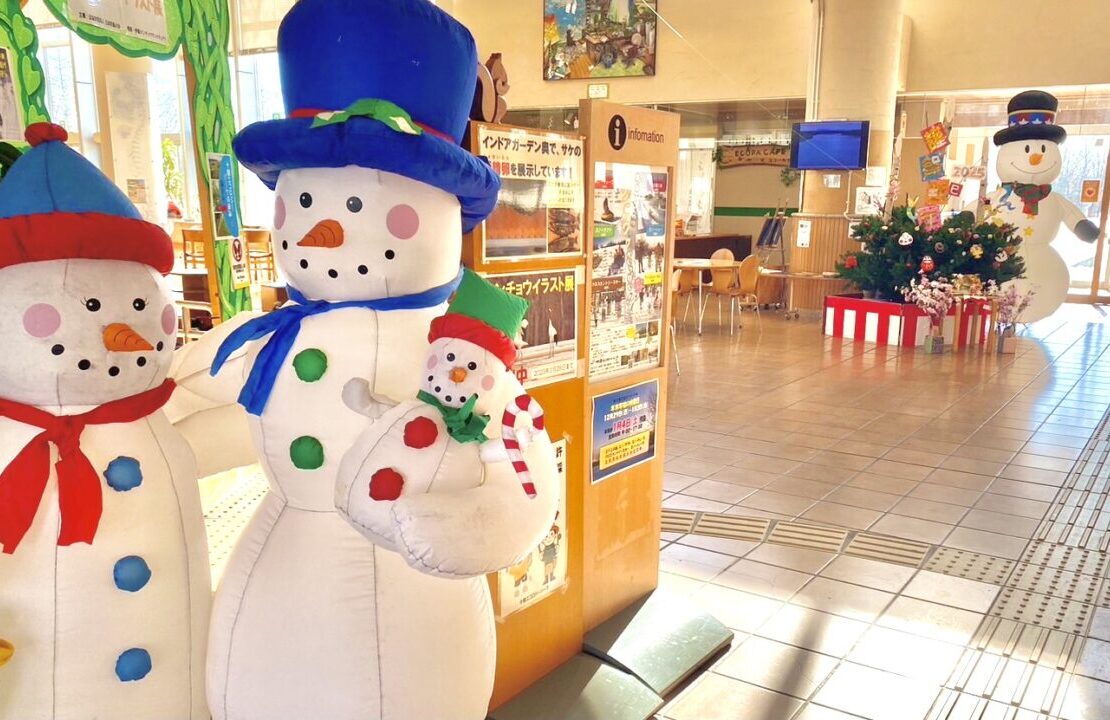 2025年12月20日（土）　冬遊び　冬　雪　アクティビティ　スタート　営業開始　カフェ　エコパカフェ　雪遊び　外あそび　北海道立十勝エコロジーパーク　北海道　帯広市　音更町　十勝　冬休み　冬のクラフト　ワークショップ　体験コーナー　アート　講師　工作　キャンドル　パステルアート　ペーパー　外遊び　室内遊び　2025年1月6日（月）