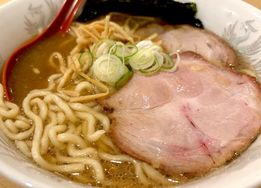 自家製麺 衆來（しゅうらい）　帯広市のラーメン人気店　住所は〒080-0027 北海道帯広市西１７条南３７丁目１−２　近隣の店舗は　カレーショップインデアンみなみ野店　かふぇ坩堝　稲田通り添い　帯広グルメ　地元民が足しげく通う　本気で惚れ込む　メニュー　食券　現金　しょうゆ　しお　一番人気はしょうゆ　特製みそ　シナチク　帯広ラーメン　ランチ　昼営業　夜営業　定休日　営業時間