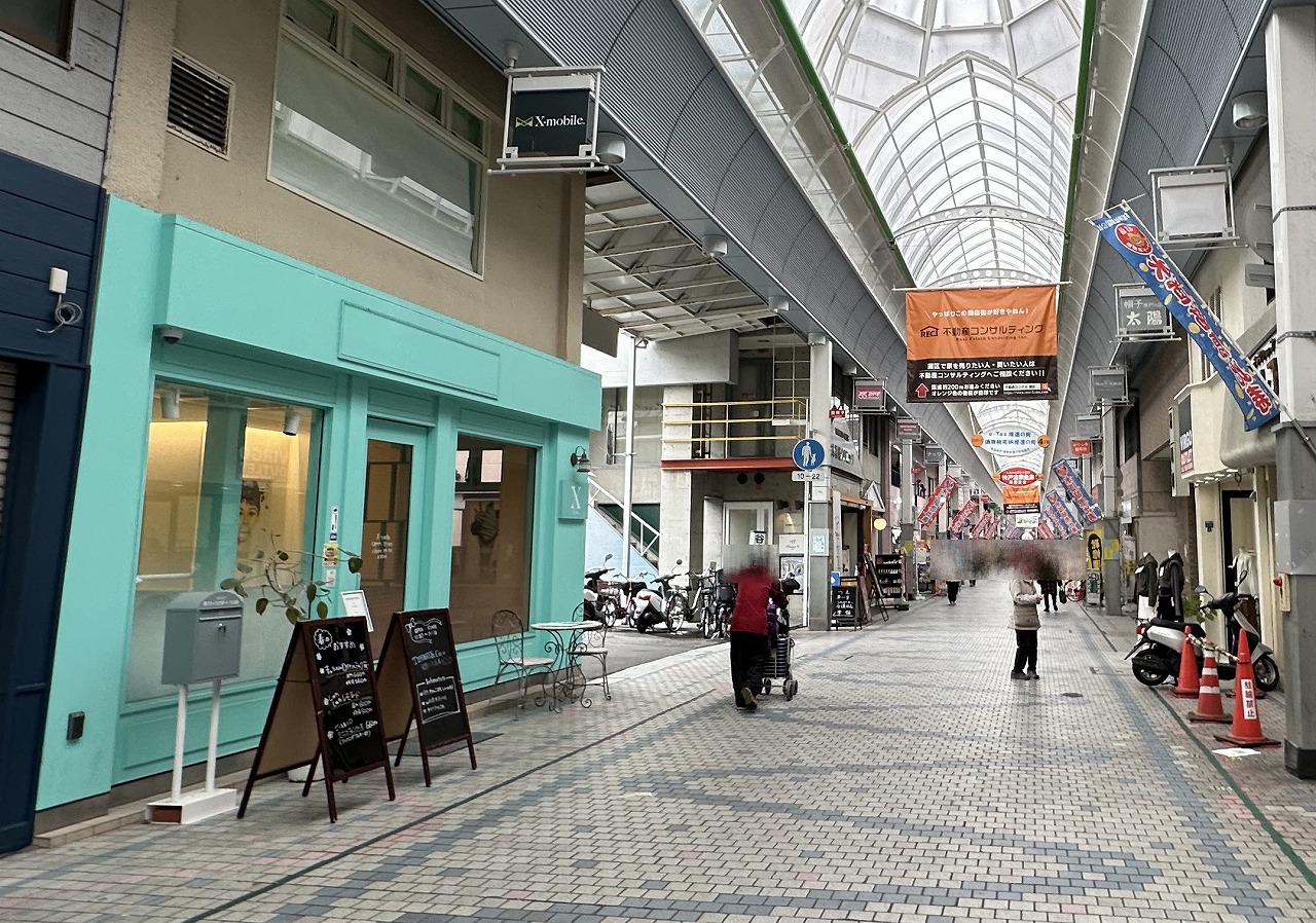 【神戸市灘区】水道筋商店街『X-cafe （エックスカフェ）』さん ４月末で閉店が決まったそうです。スカイブルーが印象的