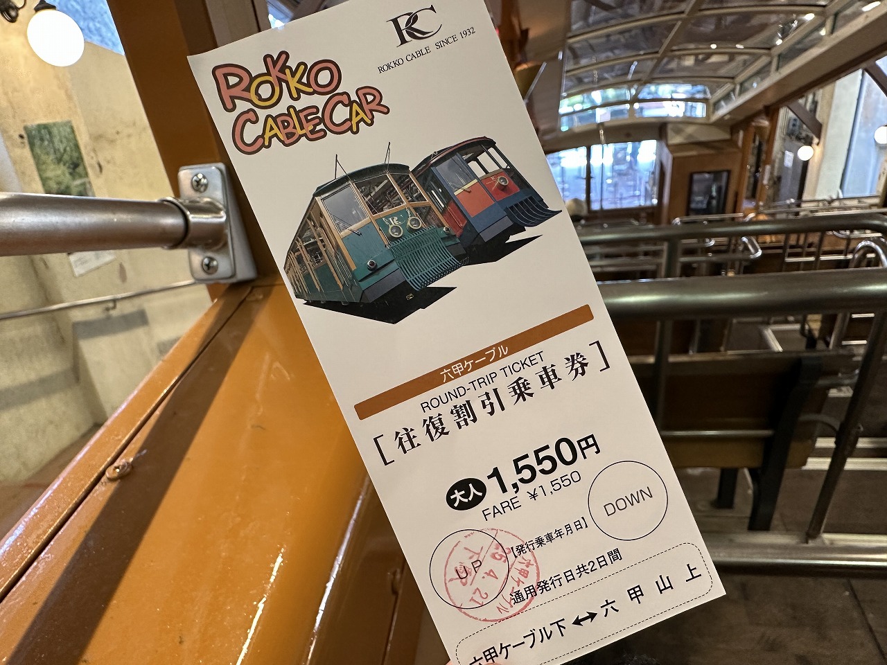 遠目からでも、わかりますね～、車両がピカピカです♪