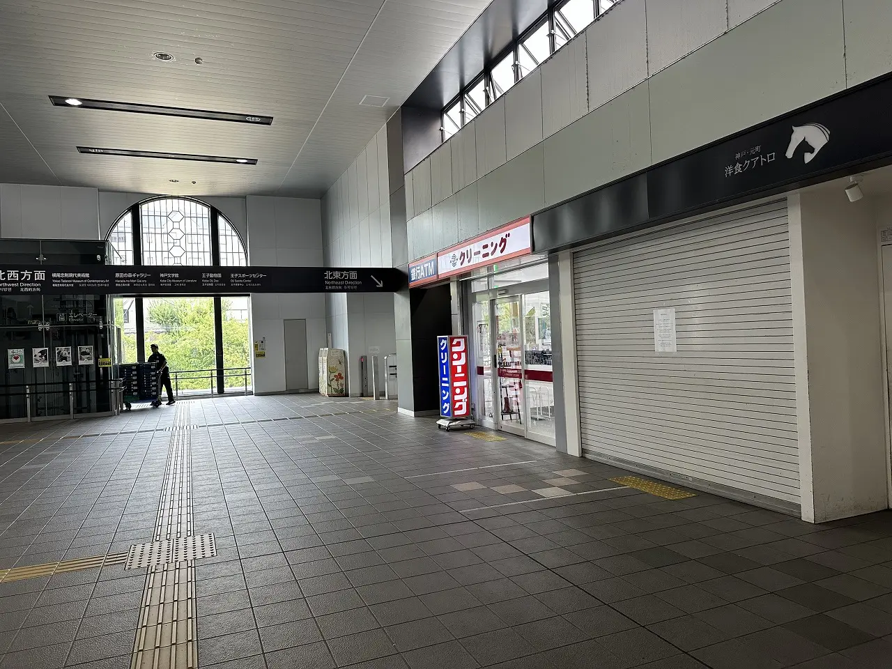 【神戸市灘区】JR灘駅構内にあった「洋食クアトロ JR灘駅店」さんが、2025年8月31日をもって閉店されていました…。